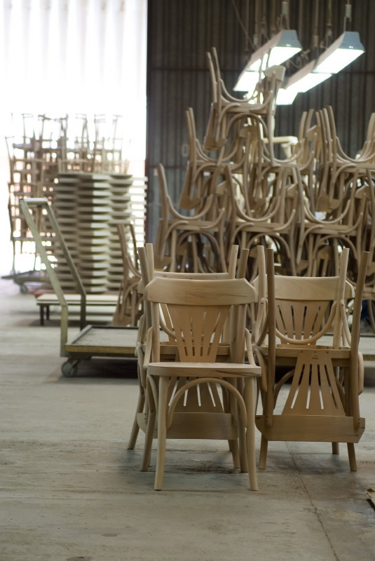 Imagem representativa de um salão com mobiliário para restaurante sofisticado