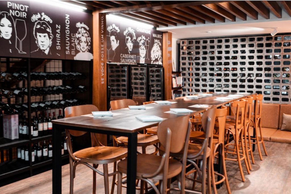 Mesa de bar, representando mesas para bar